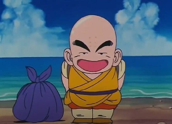 Personagem: Kuririn, anime: Dragon Ball - Com o avanço da história, fica evidente a diferença de força entre Kuririn e os novos inimigos que Goku e seus amigos precisam enfrentar, porém é importante lembrar que ele é o humano mais forte do anime já que praticamente todos os outros são seres de outros planetas.  Reprodução: Flipar