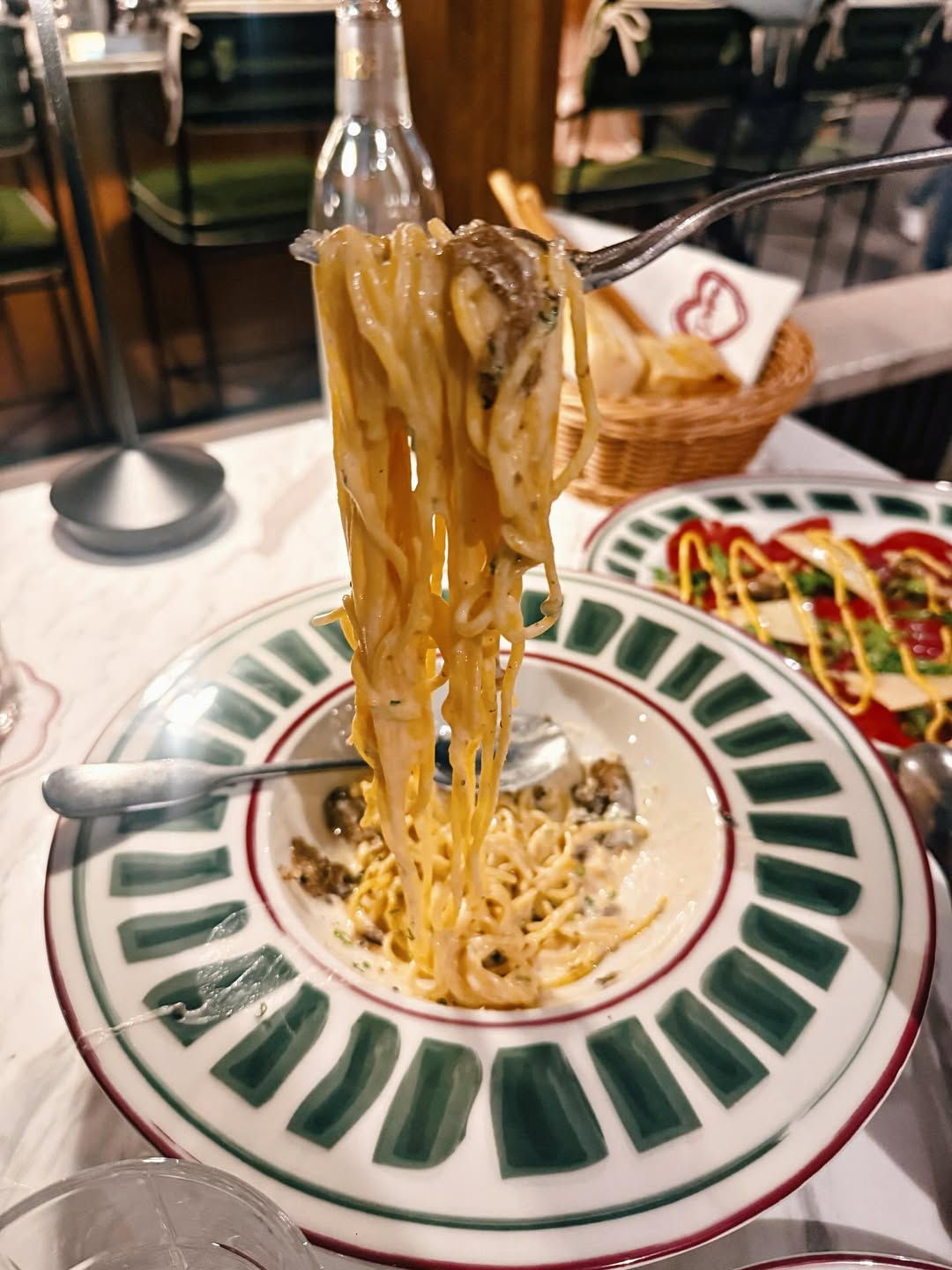 Giovanna Ewbank posa de biquíni em hotel de luxo durante viagem a Dubai. Foto: Instagram