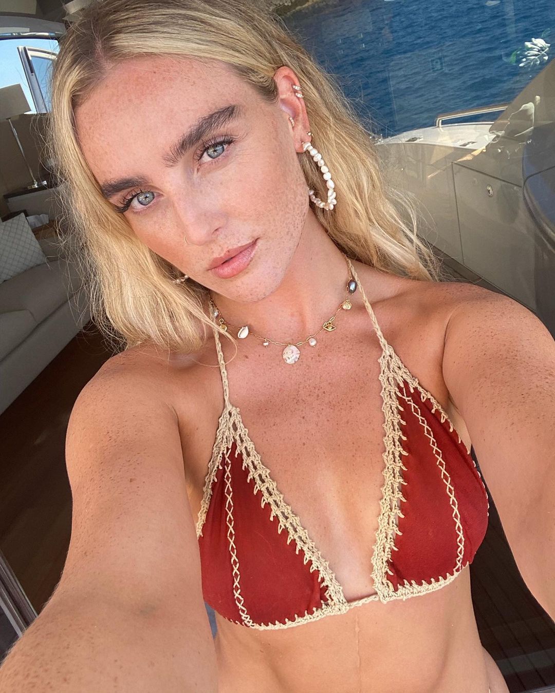 Perrie Edwards. Foto: Instagram