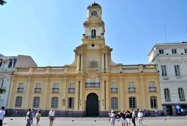 O Museu Histórico Nacional, em Santiago, é outro ponto obrigatório para os turistas que querem conhecer mais da cultura chilena. São 18 salas temáticas, que contam a história do país desde o período pré-colonial até a sanguinária ditadura militar.   Reprodução: Flipar