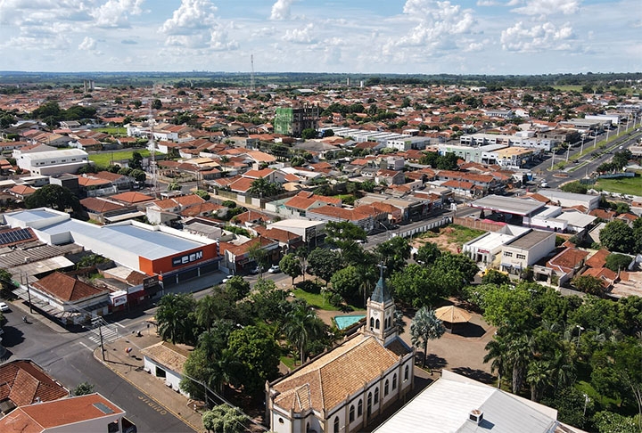 Bady Bassit (São Paulo) - Cidade com 17.700 habitantes numa área de 110 km², a 510m de altitude e 465 km de distância da capital São Paulo. Reprodução: Flipar