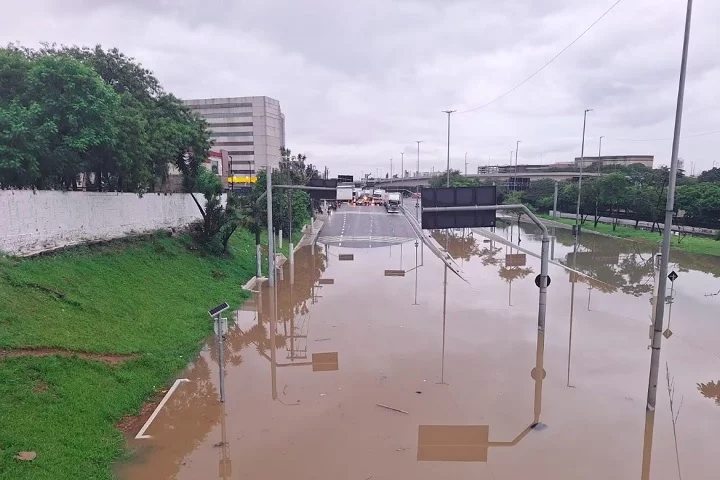 A Defesa Civil chegou a emitir um alerta e fechou o complexo turístico da cidade devido ao risco de novas enchentes. Reprodução: Flipar