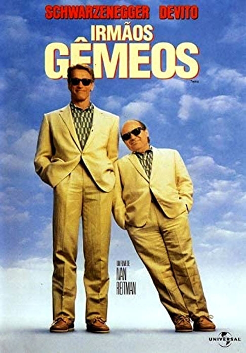 Em 1998, o cineasta Ivan Reitman dirigiu uma comédia sobre irmãos gêmeos improváveis. O cartaz já diz tudo: o personagem de Arnold Schwarzenegger, alto e forte Reprodução: Flipar
