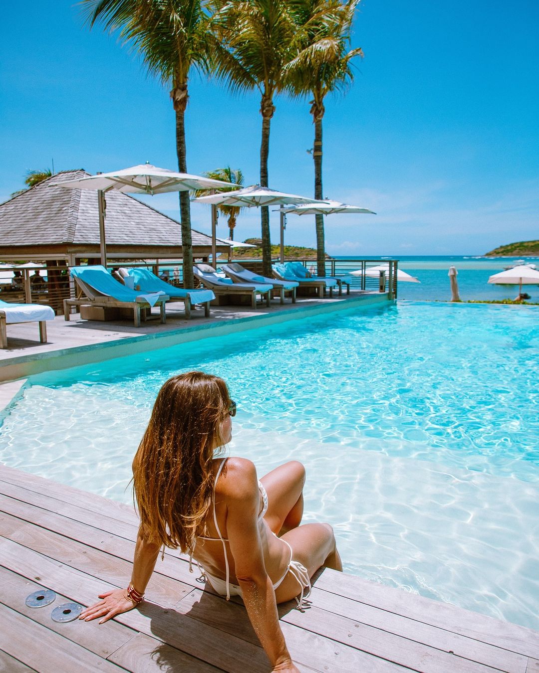 Cicarelli apareceu à beira de uma piscina com vista para o mar Reprodução/Instagram