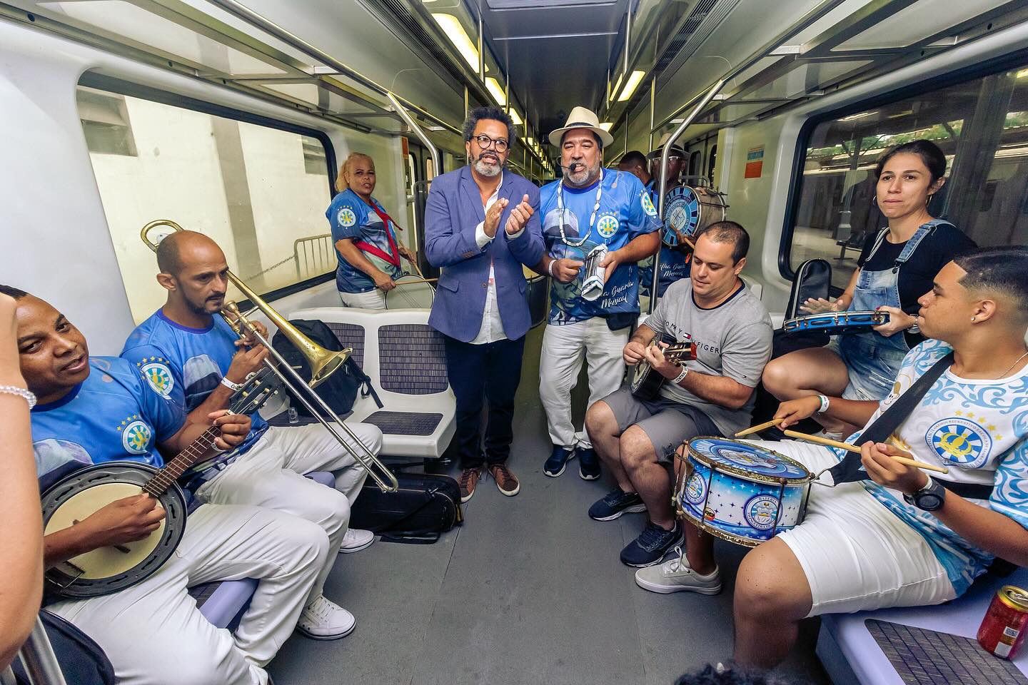 Grupo de Samba dentro do Trem. Foto: Divulgação / Redes Sociais do Trem do Samba