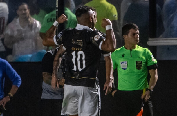 5) Vasco: 14 pontos  (Jogos: 8 - 4 vitórias, 2 empates e 2 derrotas: 58% de aproveitamento). - Foto: Leandro Amorim/Vasco