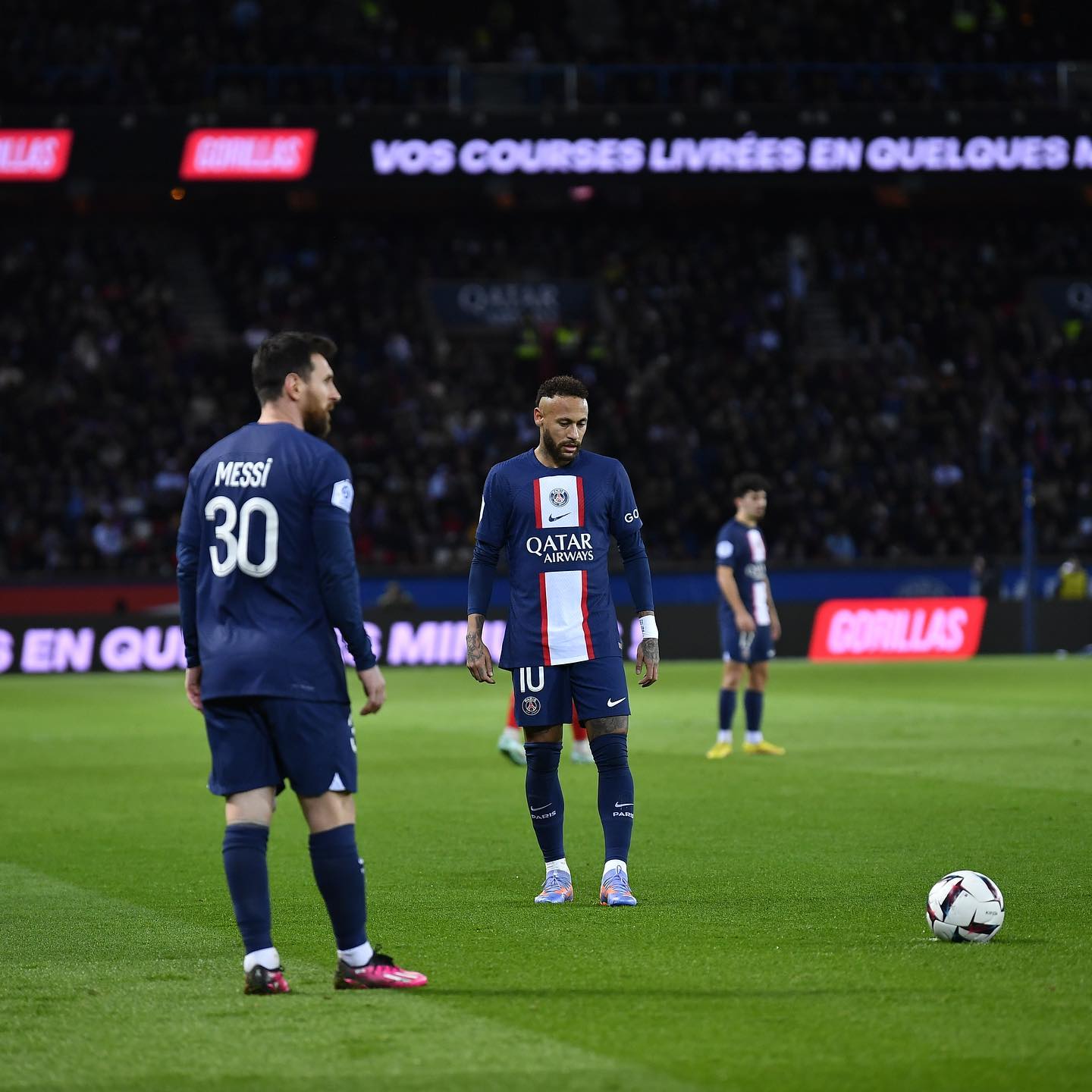 Ídolo do Corinthians, Tévez expõe 'outro lado' de Messi no PSG, Internacional