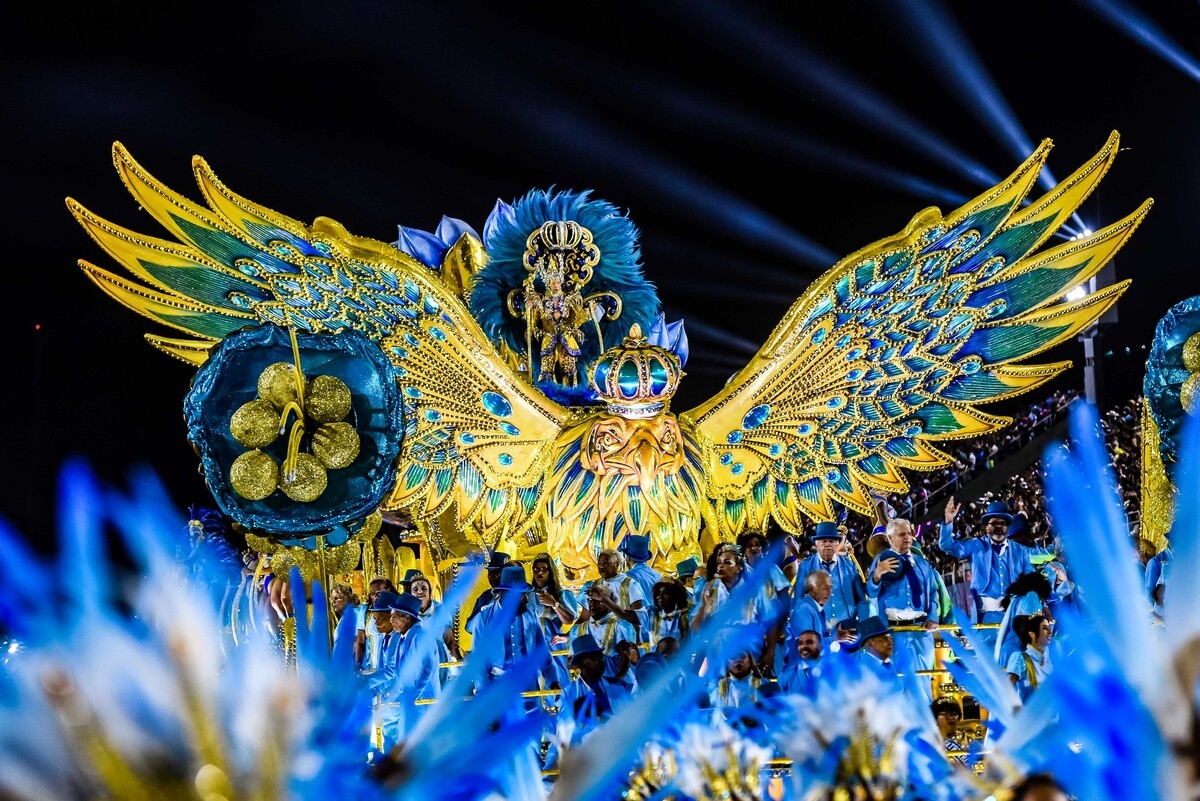 O quesito Enredo é referente à criação e apresentação artística do tema ou conceito escolhido pela escola de samba. O julgador deve analisar como foi a abordagem, contada em alegorias e fantasias, de forma linerar na avenida. Reprodução: Flipar
