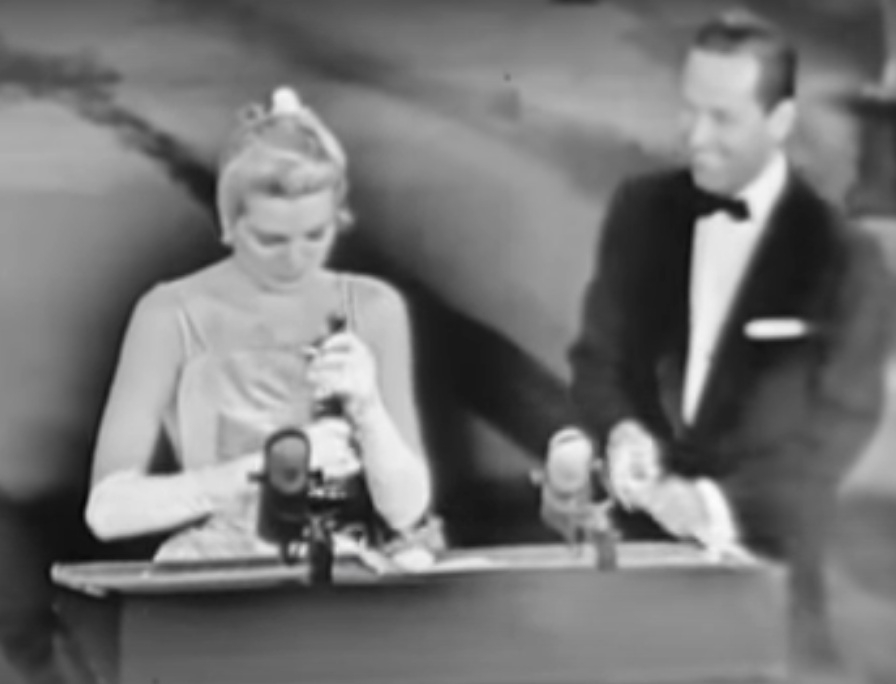 Atriz: Grace Kelly - Ano: 1955 - Filme: Estados Unidos - Filme em que atuou: Amar é Sofrer - Categoria Melhor Atriz Reprodução: Flipar
