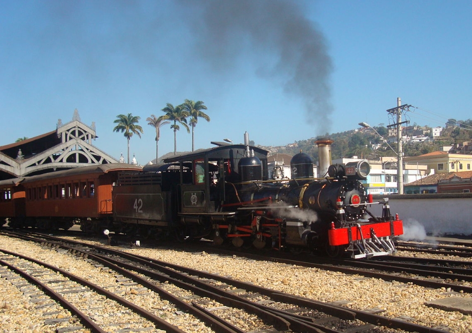 Tiradentes mantém até hoje locomotiva sa vapor que resgatam a antiga tradição desse transporte. Elas são operadas pela Estrada de Ferro Oeste de Minas e atraem muitos turistas.  Reprodução: Flipar