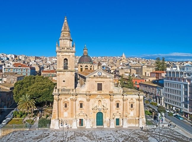 O Sudário fica guardado na capela real da Catedral de San Giovanni Battista em Turim, na Itália, e é exibido ao público apenas em ocasiões especiais. Reprodução: Flipar