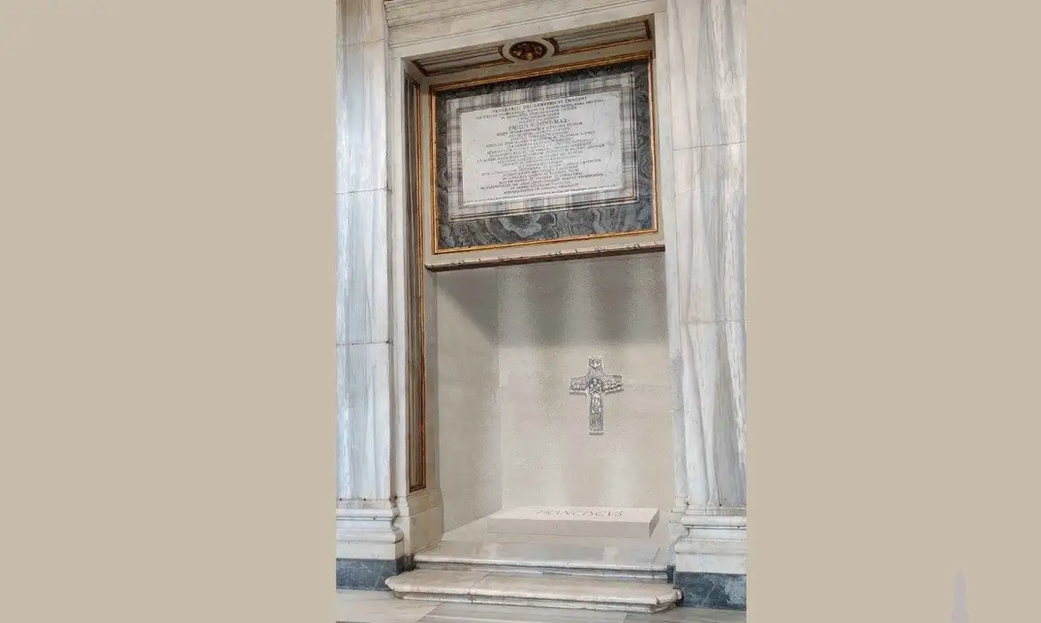 Tumba onde papa foi sepultado. Foto: VATICAN MEDIA Divisione Foto