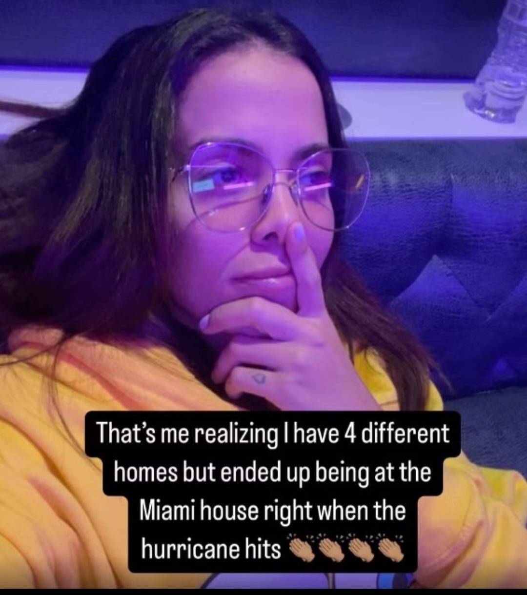 Muitos famosos brasileiros moram ou têm propriedades na Flórida, especialmente em Orlando e Miami. Entre eles estão a cantora Anitta (que postou vídeo dizendo que estava na cidade e continuaria por lá apesar do furacão), o ex-jogador de futebol Kaká e a atriz Deborah Secco.
 Reprodução: Flipar