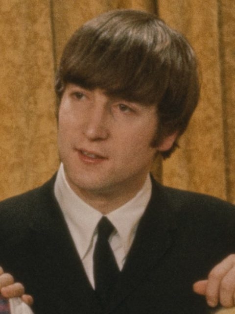 Líder dos Beatles, John Lennon nasceu em 9 de outubro de 1940, em Liverpool, Inglaterra.