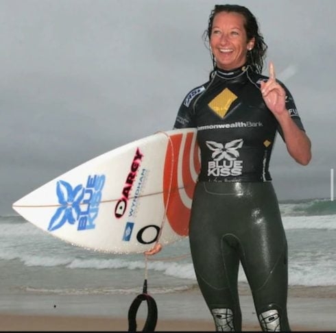 Layne Beachley (1972-): Australiana considerada uma das maiores surfistas femininas da história, com sete títulos mundiais (1998-2003 e 2006). Ela abriu caminho para as mulheres no esporte e continua ativa como defensora da igualdade de gênero. Reprodução: Flipar