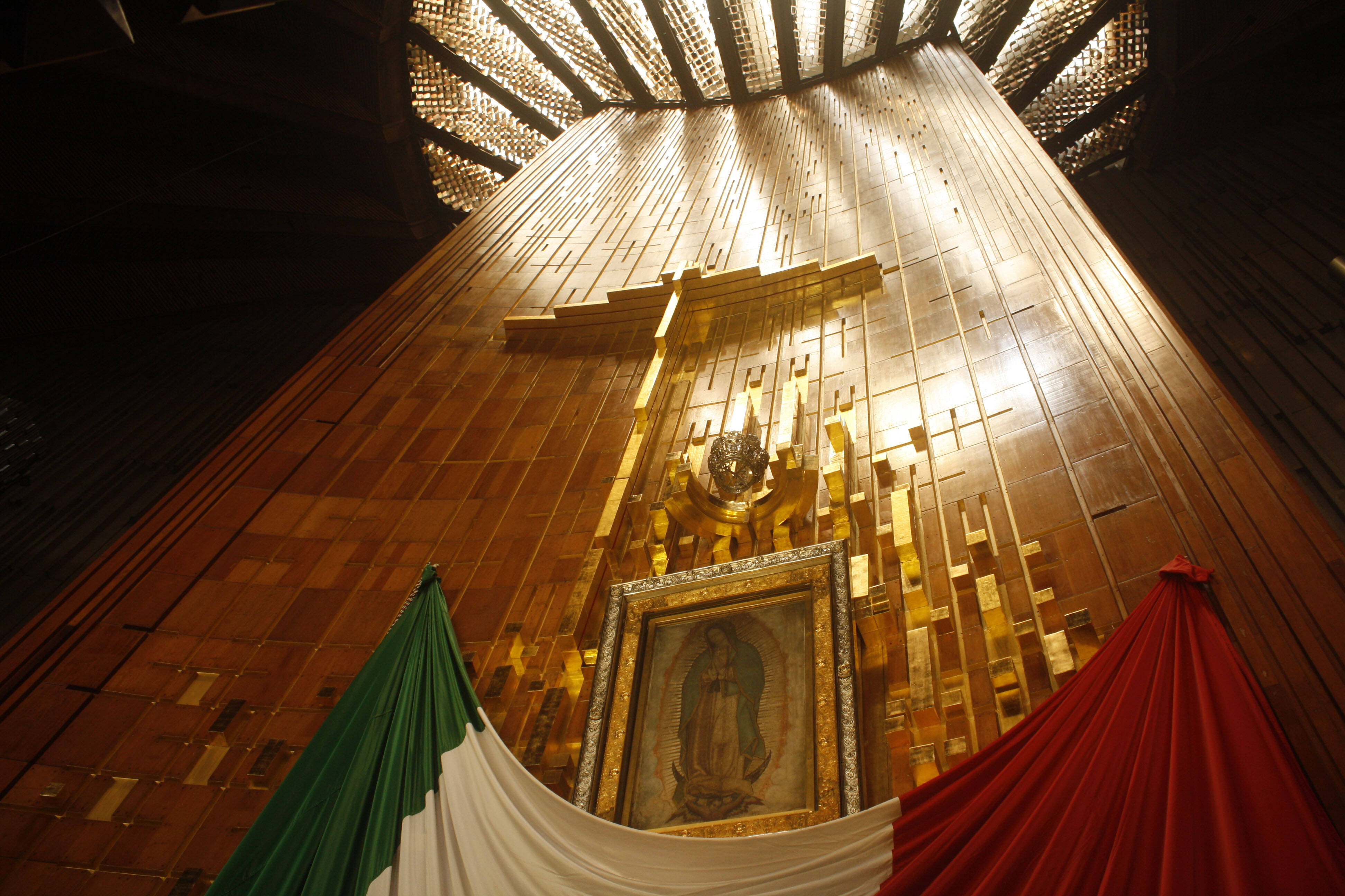 É na nova basílica que permanece exposto o manto de Juan Diego Cuauhtlatoatzin com a estampa de Nossa Senhora de Guadalupe. Foi para o índio que a virgem apareceu. Foto: Nina Ramos/iG