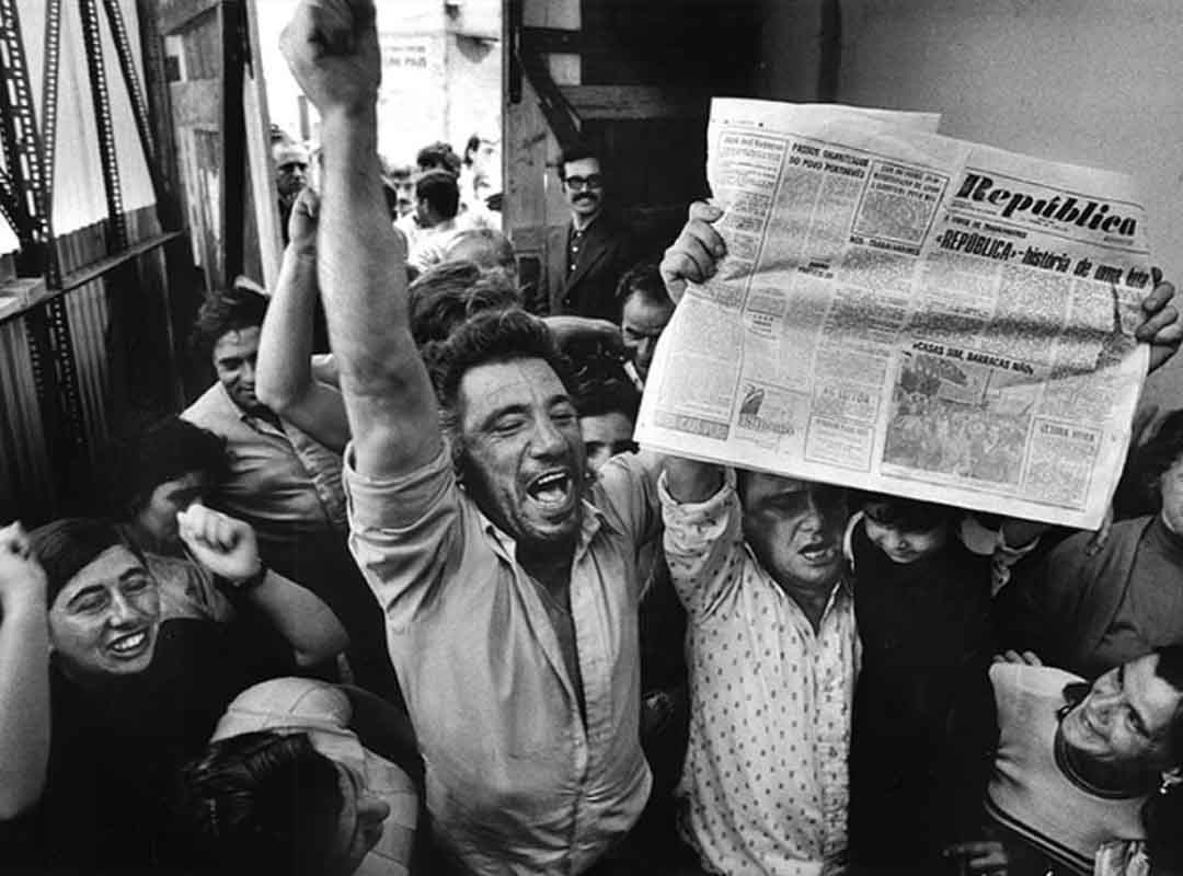Sebastião Salgado foi a Portugal e às então colônias lusas Angola e Moçambique a fim de registrar os levantes que encerrariam o regime de 40 anos. 
 Reprodução: Flipar