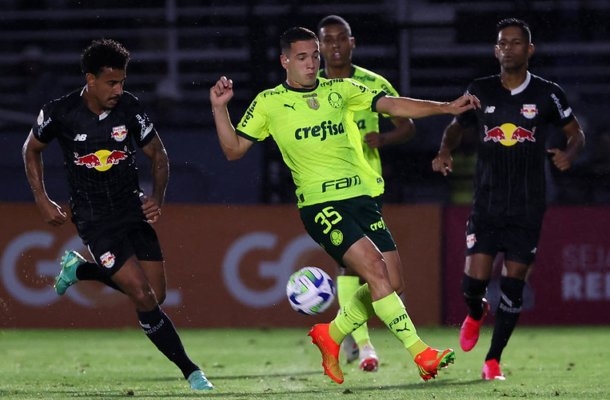 Fabinho - Mais um egresso da base alviverde, o meio-campista esteve em campo mais da metade dos jogos da campanha vitoriosa. - Foto: Cesar Greco/Palmeiras/by Canon