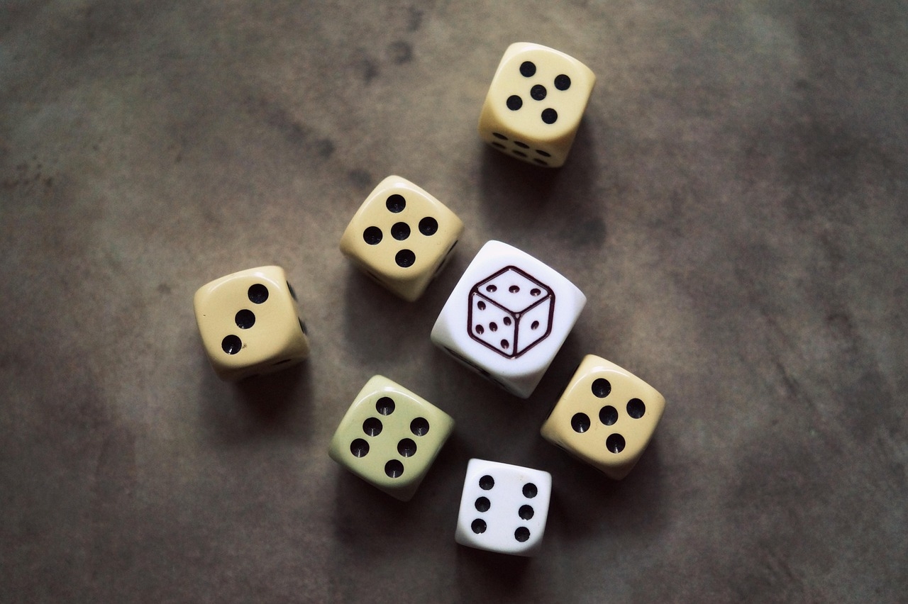 Não importa sua idade, querido leitor, mas é bastante provável que você já tenha jogado algum jogo com dados, certo? Afinal, eles são instrumentos simples, mas poderosos, desempenhando papel crucial em muitas culturas ao longo da história, incluindo a dos brasileiros. Reprodução: Flipar