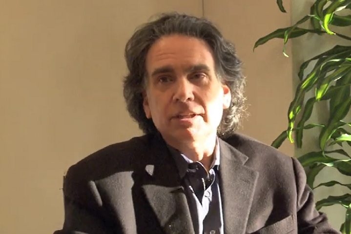 Já Peter Buffett, além de apoiar organizações indígenas norte-americanas desde 2002, direciona seus esforços filantrópicos para promover o aprendizado socioemocional em escolas.  Reprodução: Flipar