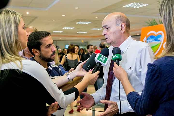 Ao mesmo tempo, tornou-se uma voz ativa na defesa da medicina baseada em evidências, posicionando-se de forma crítica em relação a práticas de medicina alternativa sem comprovação científica.

 Reprodução: Flipar