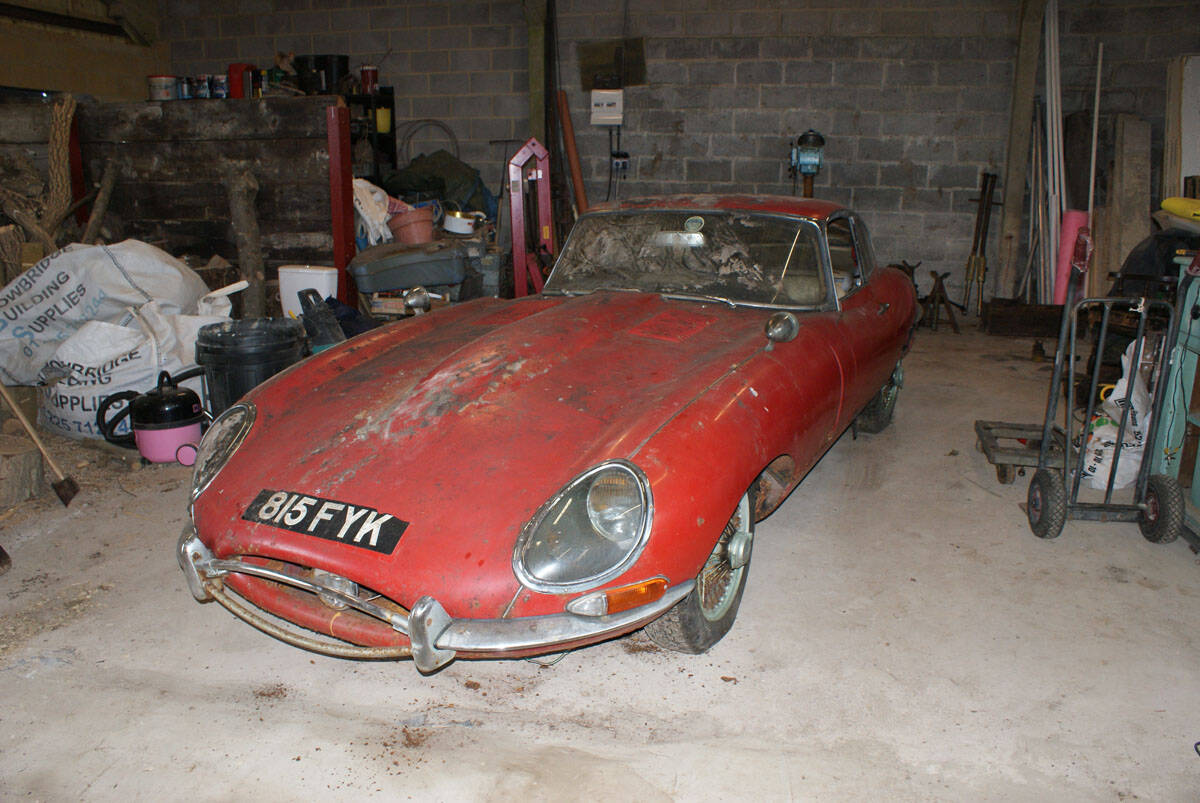 Jaguar E-Type que pertenceu a Ivor Arbiter, criador do logo dos Beatles.. Foto: Reprodução/Coys Auctions