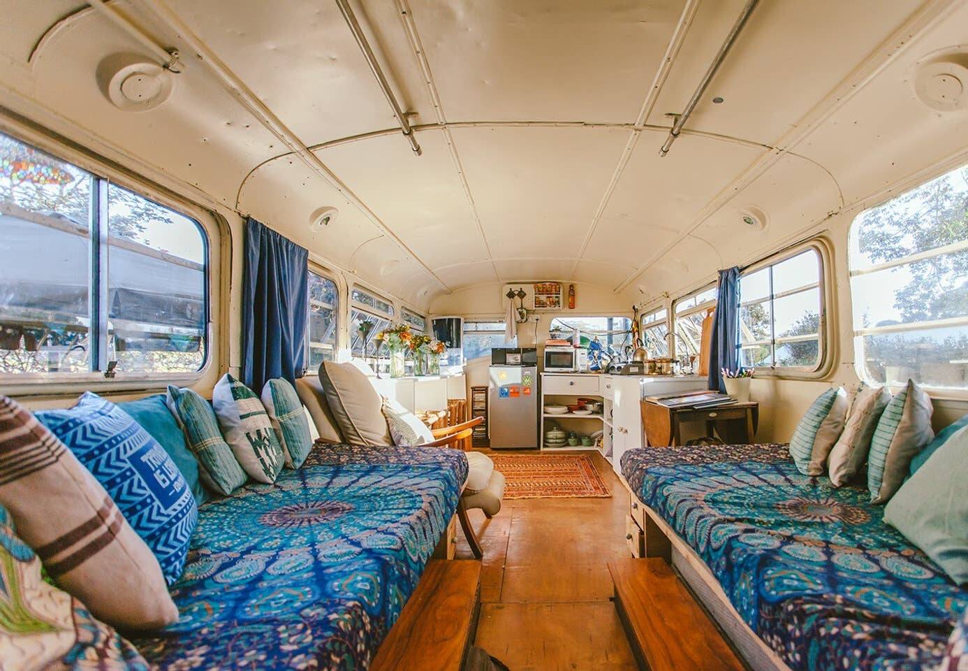 Interior da casa ônibus, no Quênia. Foto: Divulgação/Airbnb 