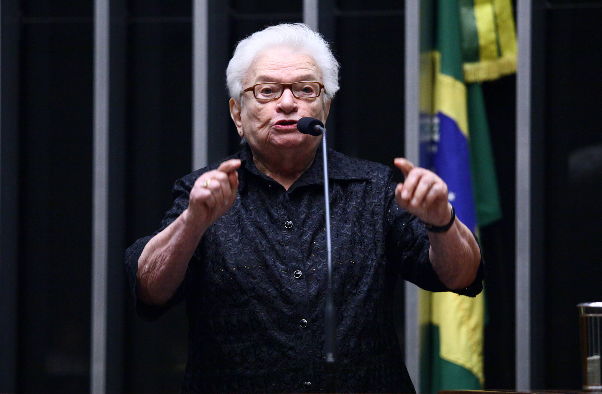 Após vice-presidente encerrar sessão, deputados governistas assumem bancada e fazem sessão informal. Antonio Augusto/ Câmara dos Deputados - 05.05.16