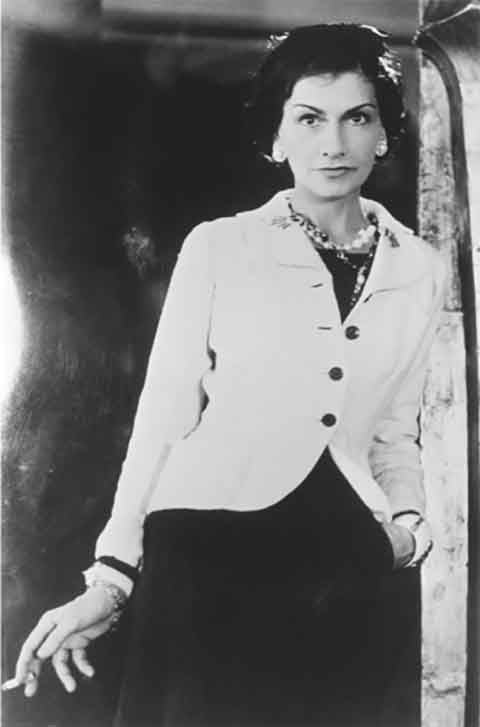 Coco Chanel morreu aos 87 anos, em 10 de janeiro de 1971, em Paris, no famoso Hotel Ritz, onde viveu durante anos. A causa da morte foi um ataque cardíaco.
 Reprodução: Flipar
