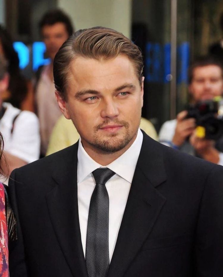 Leonardo DiCaprio - O ator de Hollywood é ativista ambiental. Ele é sócio de Lewis Hamilton, campeão de Fórmula 1, em empresa de produtos para veganos ,a Neat Food, especializada em hambúrguer à base de plantas. Reprodução: Flipar