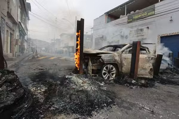 Barricada em comunidade O Globo