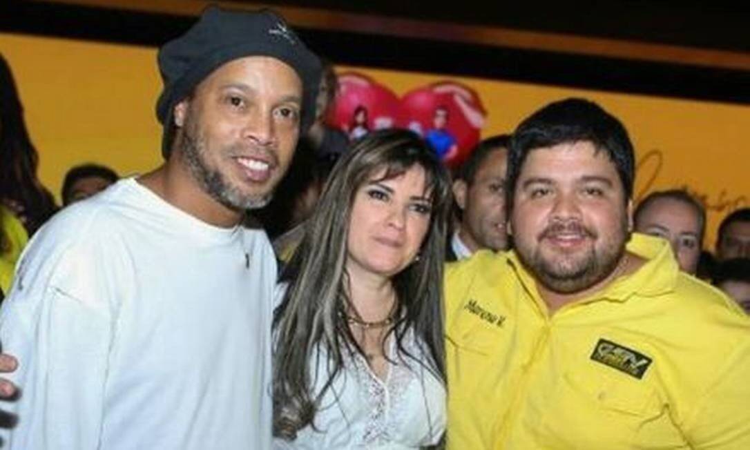 Ronaldinho Gaúcho ao lado da empresária. Foto: Reprodução / Instagram