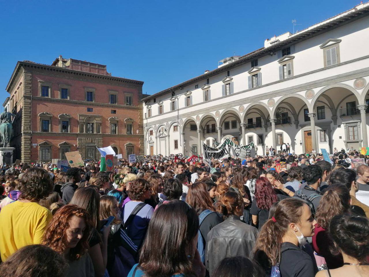 O movimento "Fridays For Future" faz uma série de protestos pelo clima em 70 cidades italianas. Foto: Reprodução/Twitter - 23.09.2022