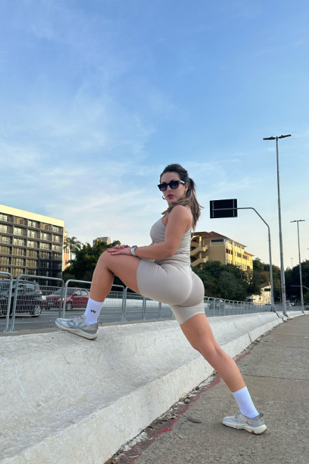 Kéfera mostra transformação radical do bumbum após treinos Reprodução/Instagram