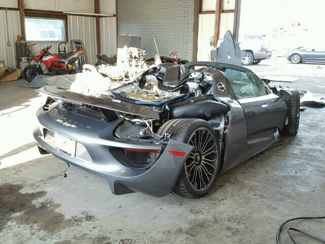 Porsche 918 Spyder é vendido em leilão para desmanche, depois de sofrer perda total em um acidente.. Foto: Reprodução/Copart