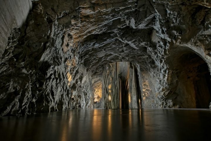 Pesquisadores no México fizeram uma descoberta significativa em uma caverna de difícil acesso localizada no estado de Guerrero, a quase 2.400 metros acima do nível do mar. Reprodução: Flipar