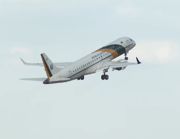 O avião da Força Aérea Brasileira (FAB) decolou de Amã repatriando os brasileiros.