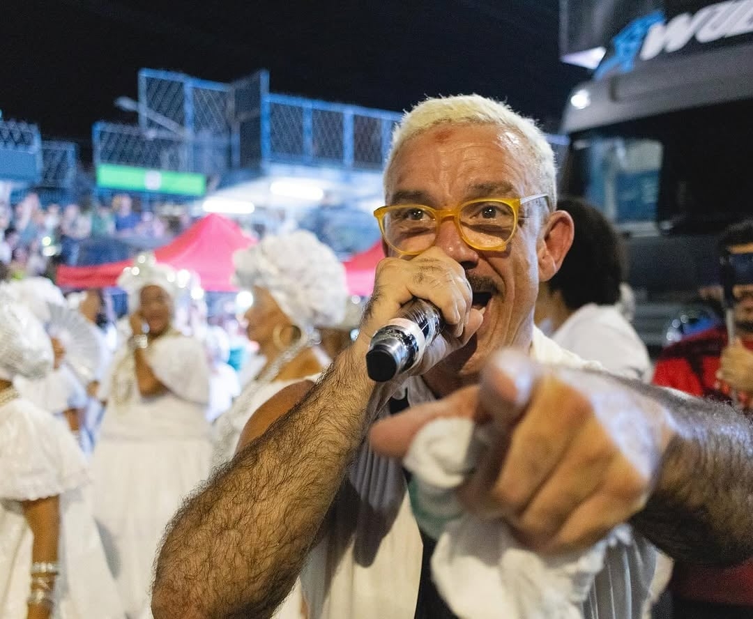 Zé Paulo Sierra (Mocidade) - Com passagens pela Difícil é o Nome, iniciou como apoio na Caprichosos de Pilares e teve contato direto com grandes nomes como Jackson Martins e Carlinhos de Pilares. Assumiu o microfone da escola em 2008.  Reprodução: Flipar