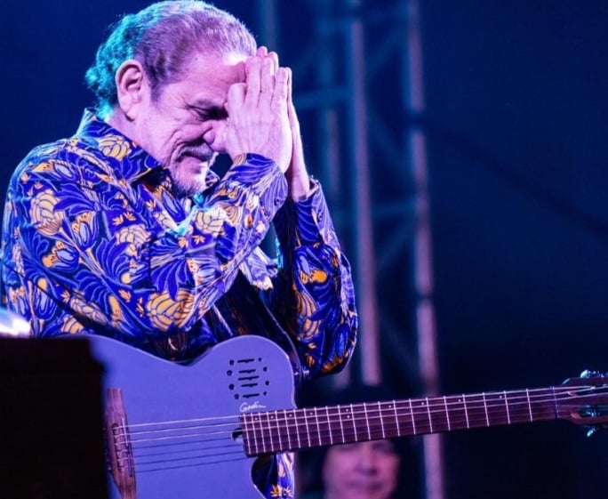 Ao longo de sua trajetória, Zé Ramalho também enfrentou desafios pessoais, como problemas de saúde e dependência química, que chegou a superar após tratamento.
 Reprodução: Flipar