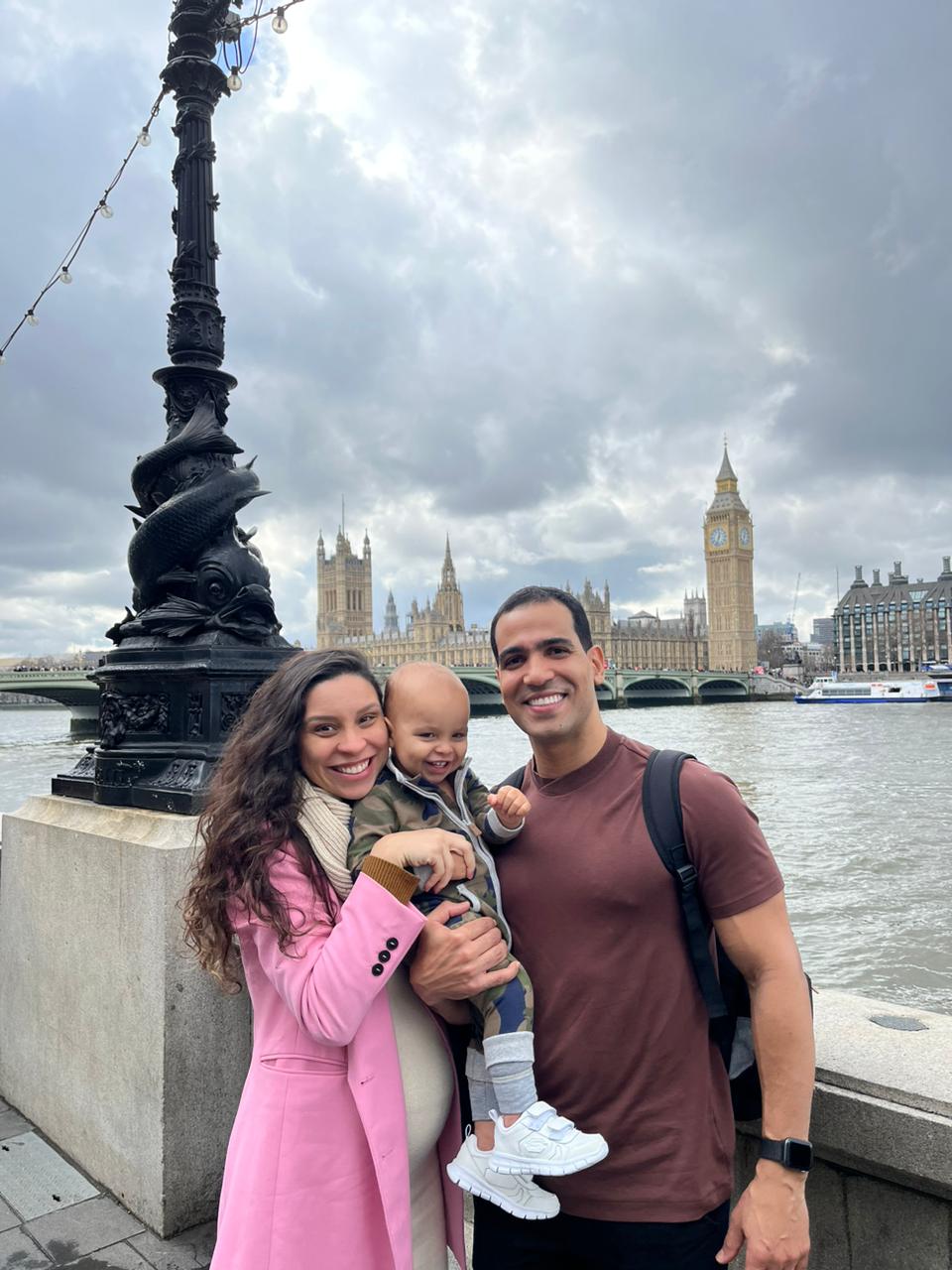 A administradora Lorena com o filho Henrique e o marido em Londres. Foto: Arquivo pessoal