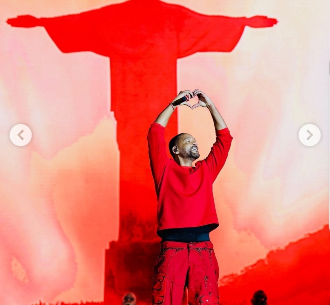 Will agradeceu várias vezes pelo carinho do público, que gritava seu nome, e exibiu uma ilustração do Cristo Redentor. Depois do show, o artista postou um agradecimento pelas redes sociais.  Reprodução: Flipar