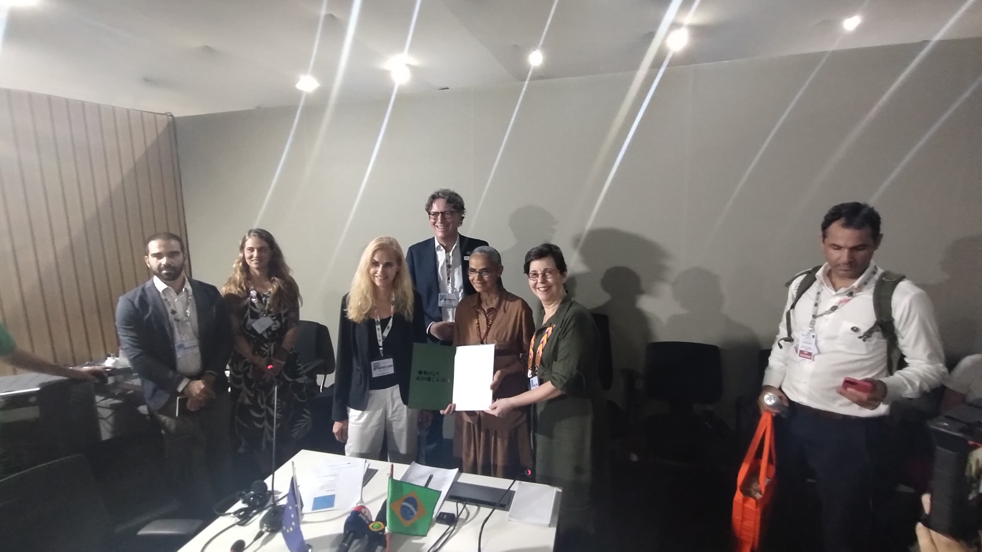 Assinatura da doação da União Europeia. Foto: Michelle Valente / enviada especial do Portal iG