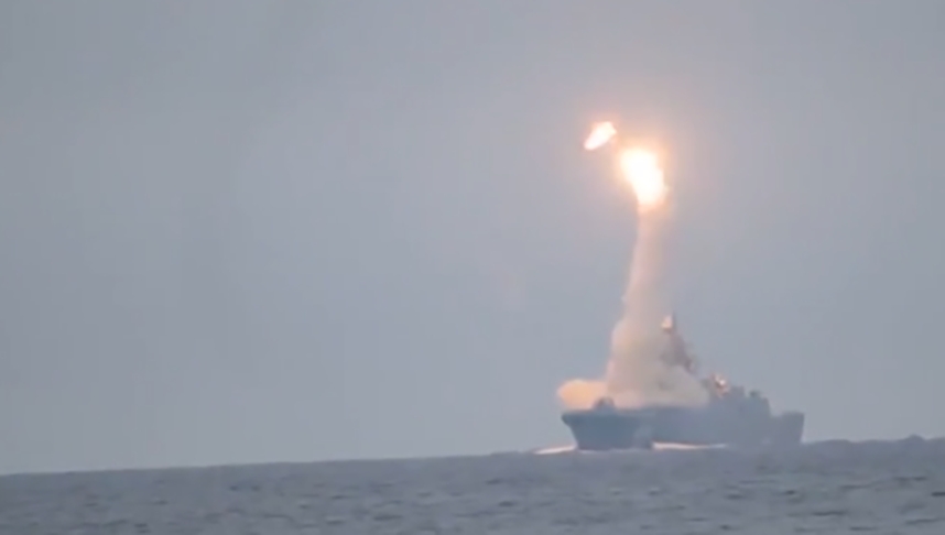 Em outubro de 2020, militares russos lançaram um míssil nuclear supersônico, batizado de Tsircon, da fragata Almirante Groshkov, localizada no Mar Branco, em direção ponto do Mar de Barents, um pouco mais ao norte do local de decolagem.
