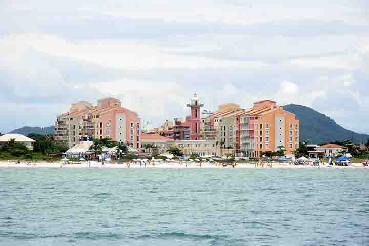 7º) Jurerê Internacional, Florianópolis: Com o metro quadrado custando em média R$ 20.583, o bairro se destaca por reunir tudo o que há de melhor em qualidade de vida: de casas de alto padrão a praias tranquilas. Reprodução: Flipar