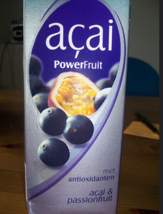 Além disso, o açaí é uma excelente fonte de fibras, que podem ajudar a manter os níveis de energia estáveis, pois promovem uma liberação lenta e constante de glucose na corrente sanguínea. Reprodução: Flipar