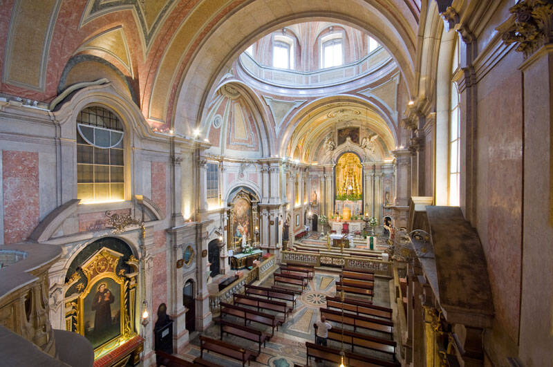 Ainda no Largo da Sé, a Igreja Santo Antônio de Lisboa foi construída no local em que o santo nasceu. Foto: Reprodução/Eurolevo Portugal