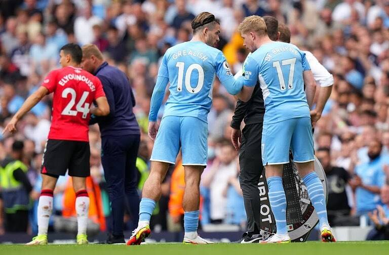 Bêbado, jogador do Manchester City é barrado em bar 