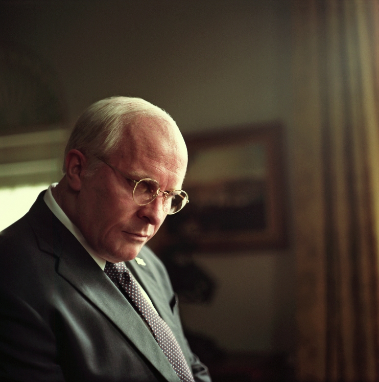 O ator revelou que precisou “comer muita torta” para ficar parecido com o ex-vice-presidente dos EUA, Dick Cheney. Reprodução: Flipar