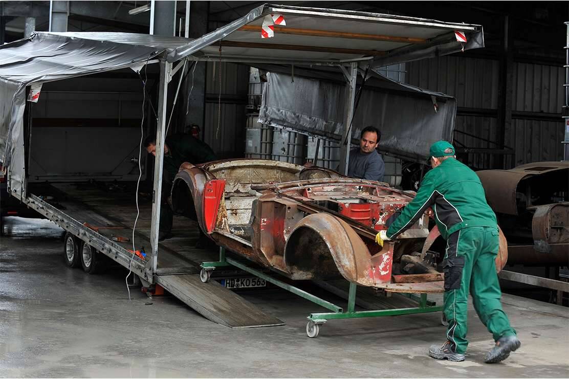 Elvis Presley comprou um BMW 507 quando esteve na Alemanha servindo o exército norte-americano. Após décadas desaparecido, conversível foi encontrado e restaurado.. Foto: Divulgação/BMW