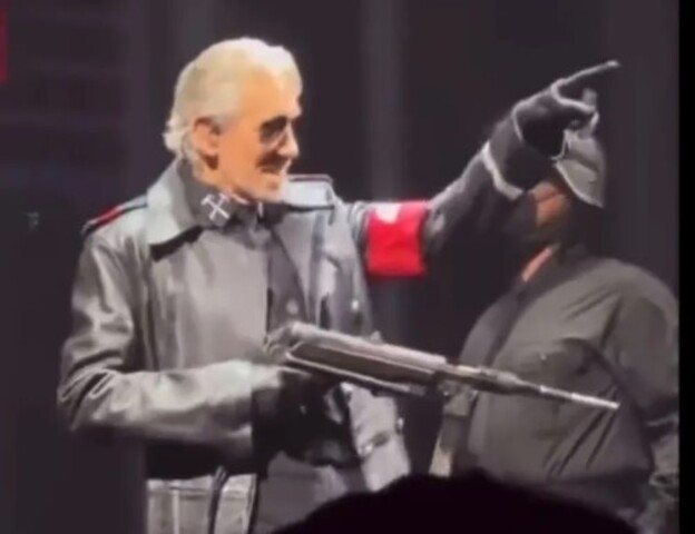 Recentemente, durante show em Berlim, capital da Alemanha, o cantor provocou controvérsia ao utilizar um uniforme de estilo nazista. 